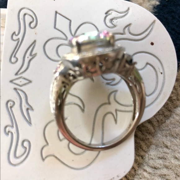 🌈RING 🌈 - Picture 6 of 7